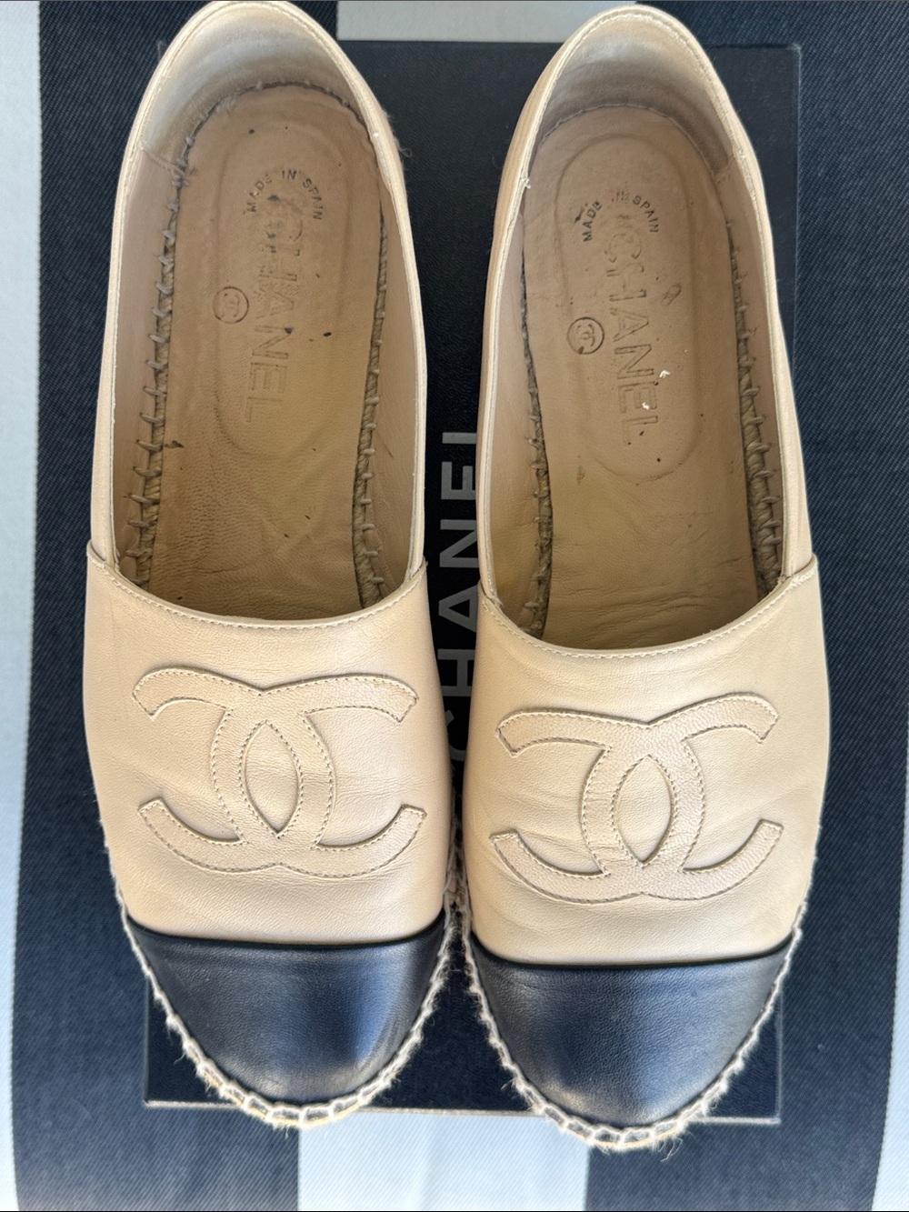 CHANEL Beige Leather Espadrilles with Black Toe Cap (pre-loved: very good) - Picture 9 of 10